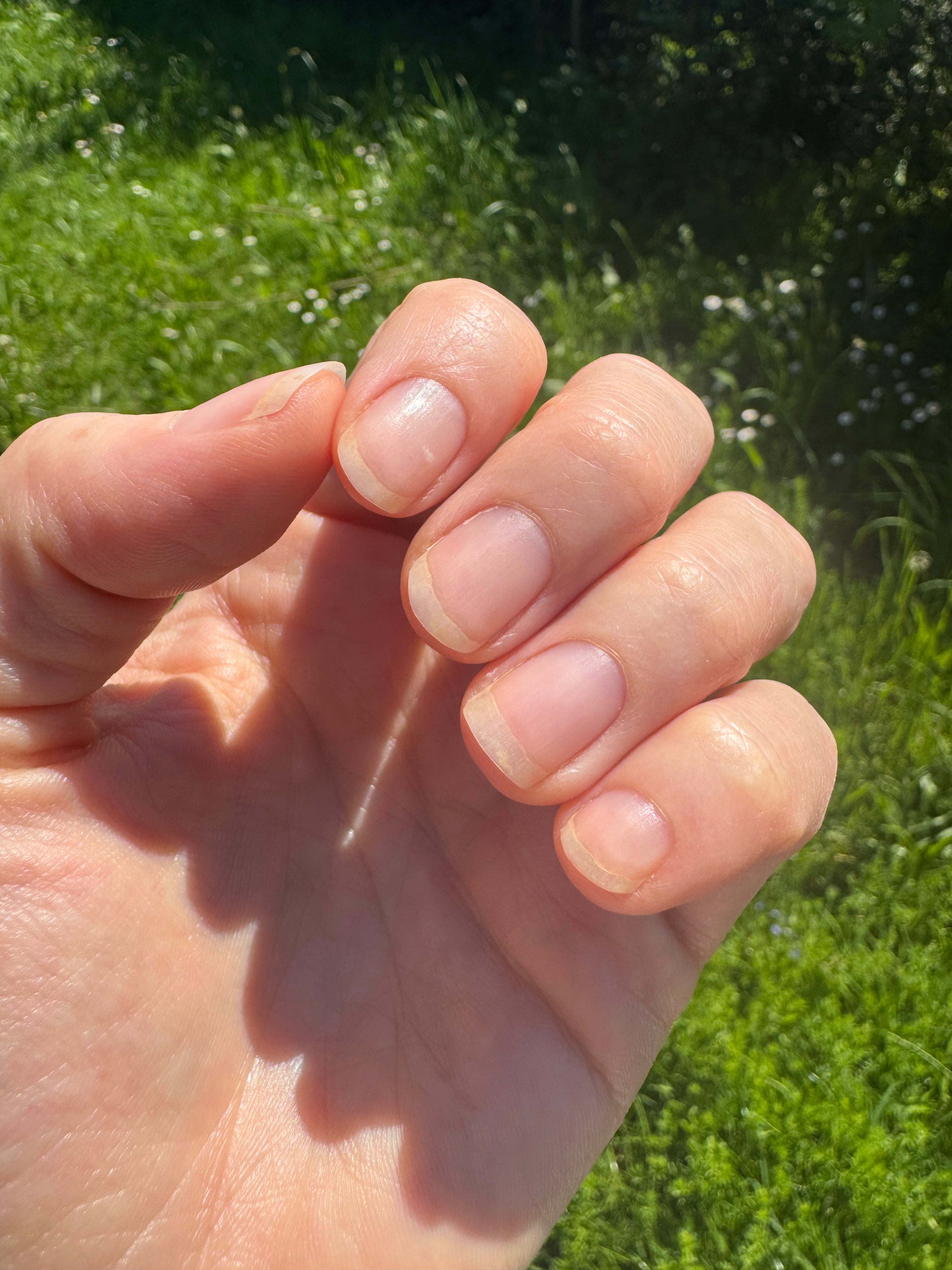 Ongles naturels après une ancienne pose en résine